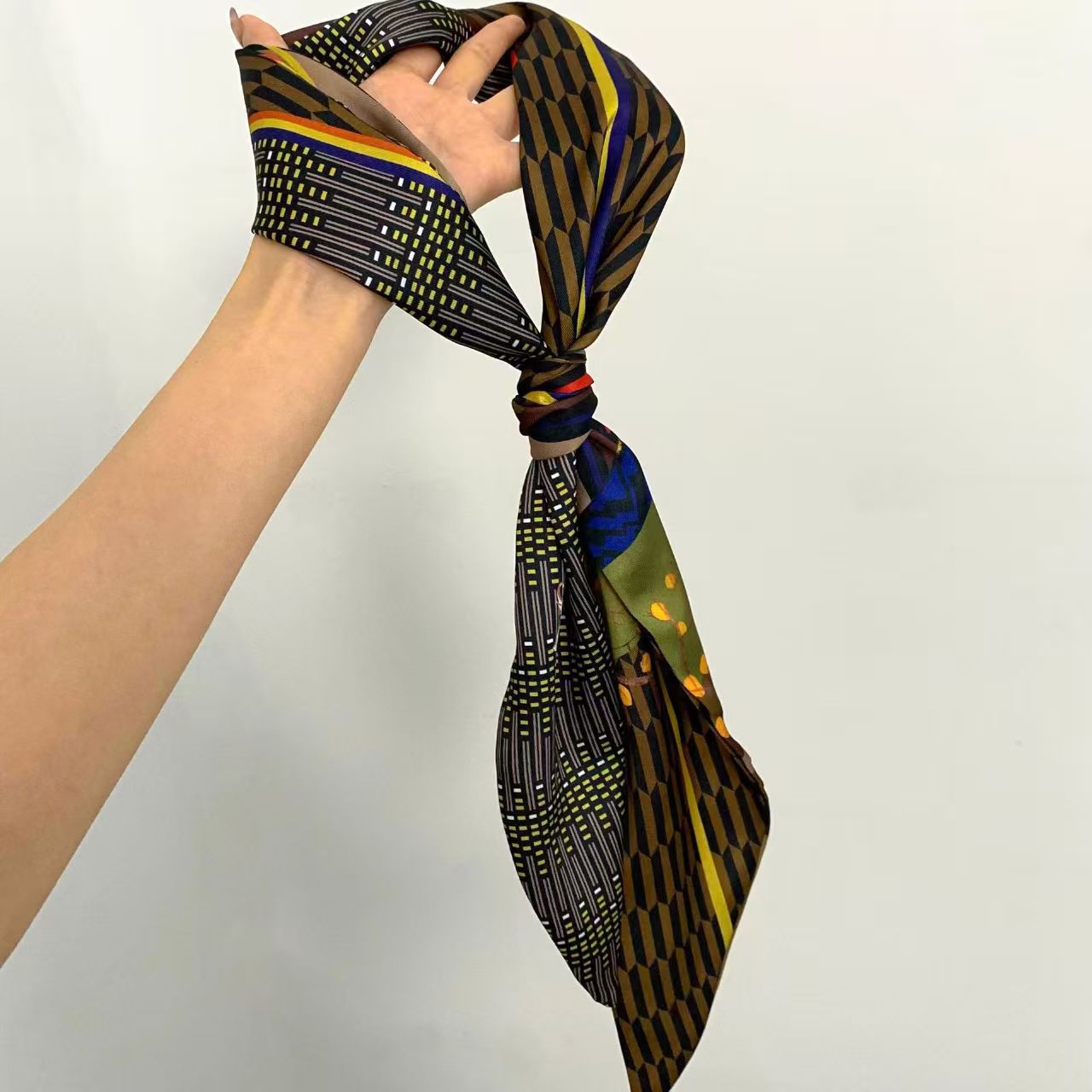 Роскошный шелковый шарф с прин – обзор и цена Ribbon Wired Satin